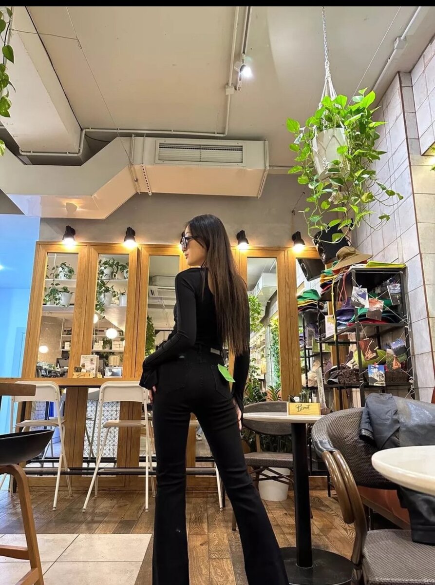 джинсы клеш и кофта