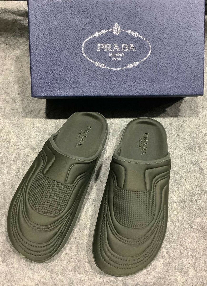 Mules en cuir noir élégantes