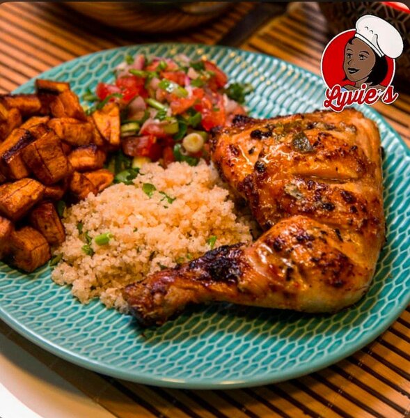 Poulet Grillé avec Accompagnements