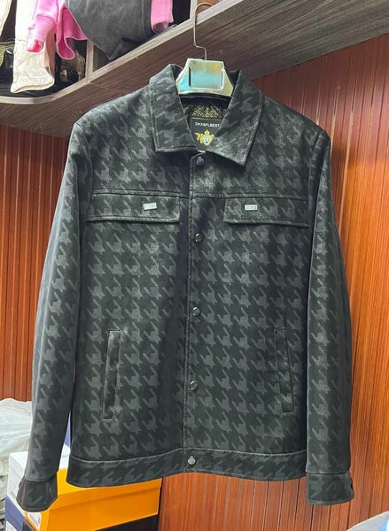 Veste en cuir avec col en fourrure