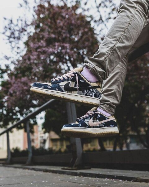 SB DUNK LOW CACTUS