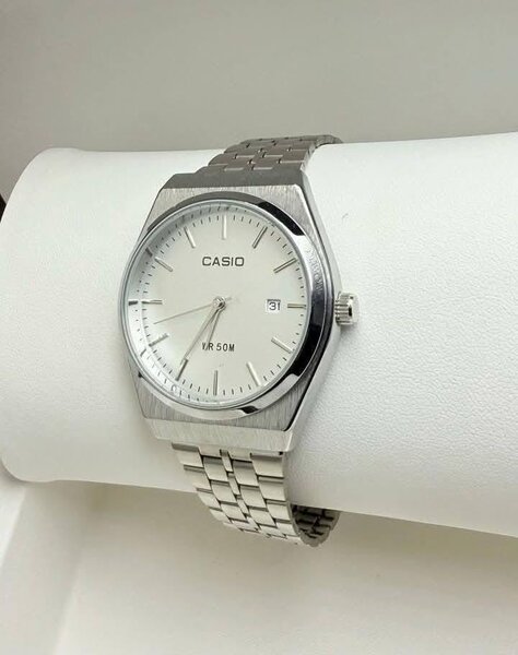 Montre Casio élégante argent