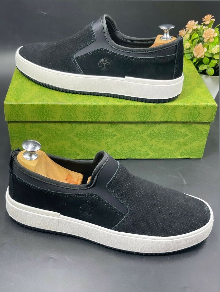 TIMBERLAND BLACK AND WHITE