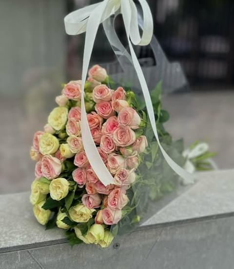 Изящные спрей-розы