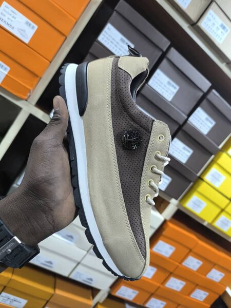 Chaussures de sport en cuir beige