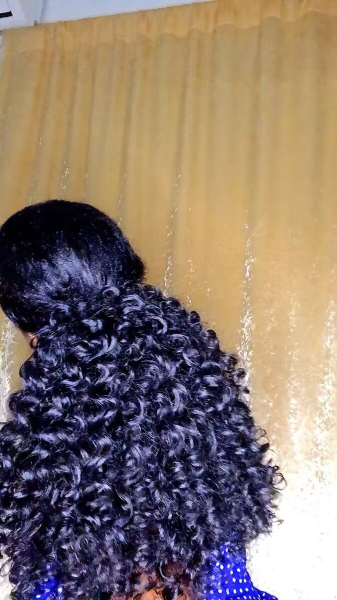 Perruque Queue de Cheval Bouclée