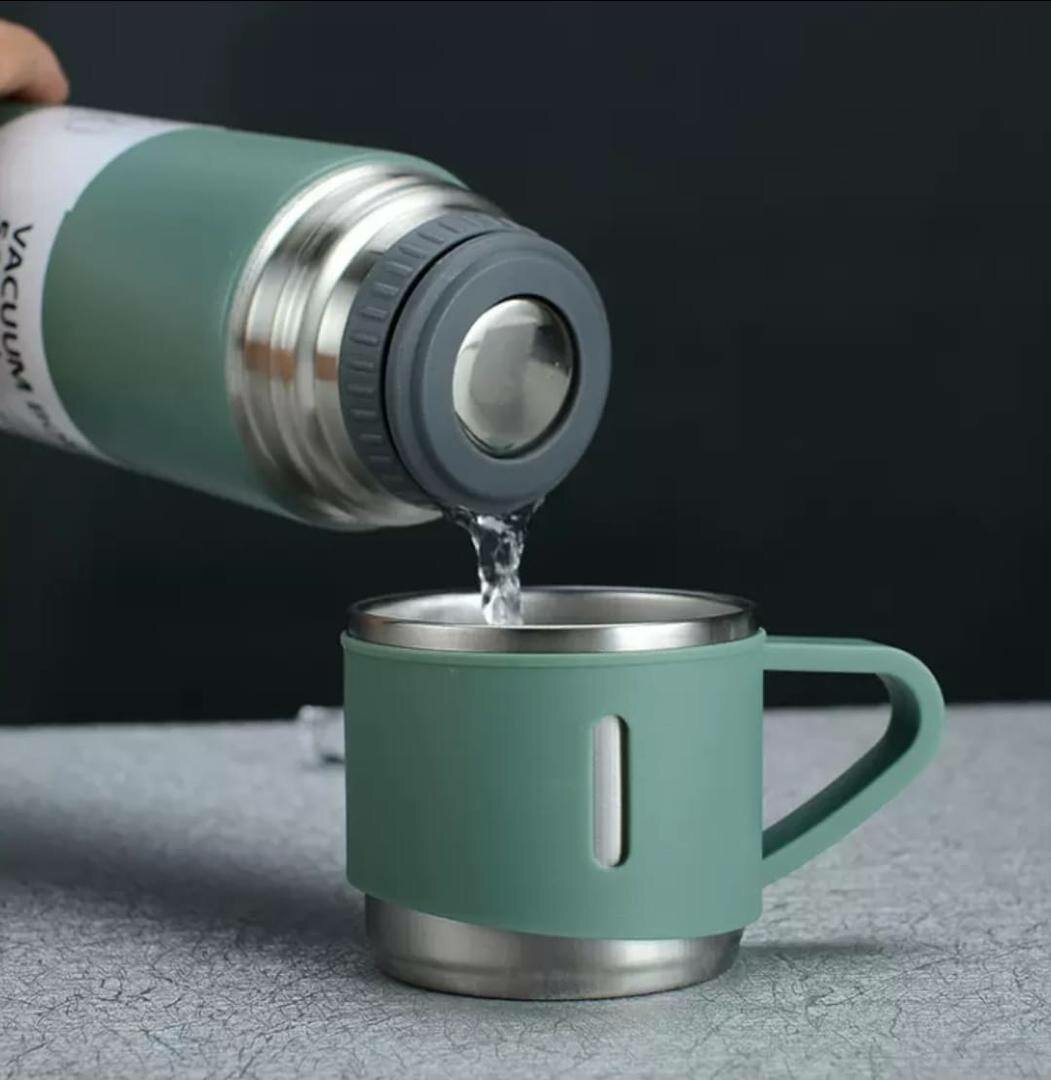 *THERMOS AVEC 3 TASSES*