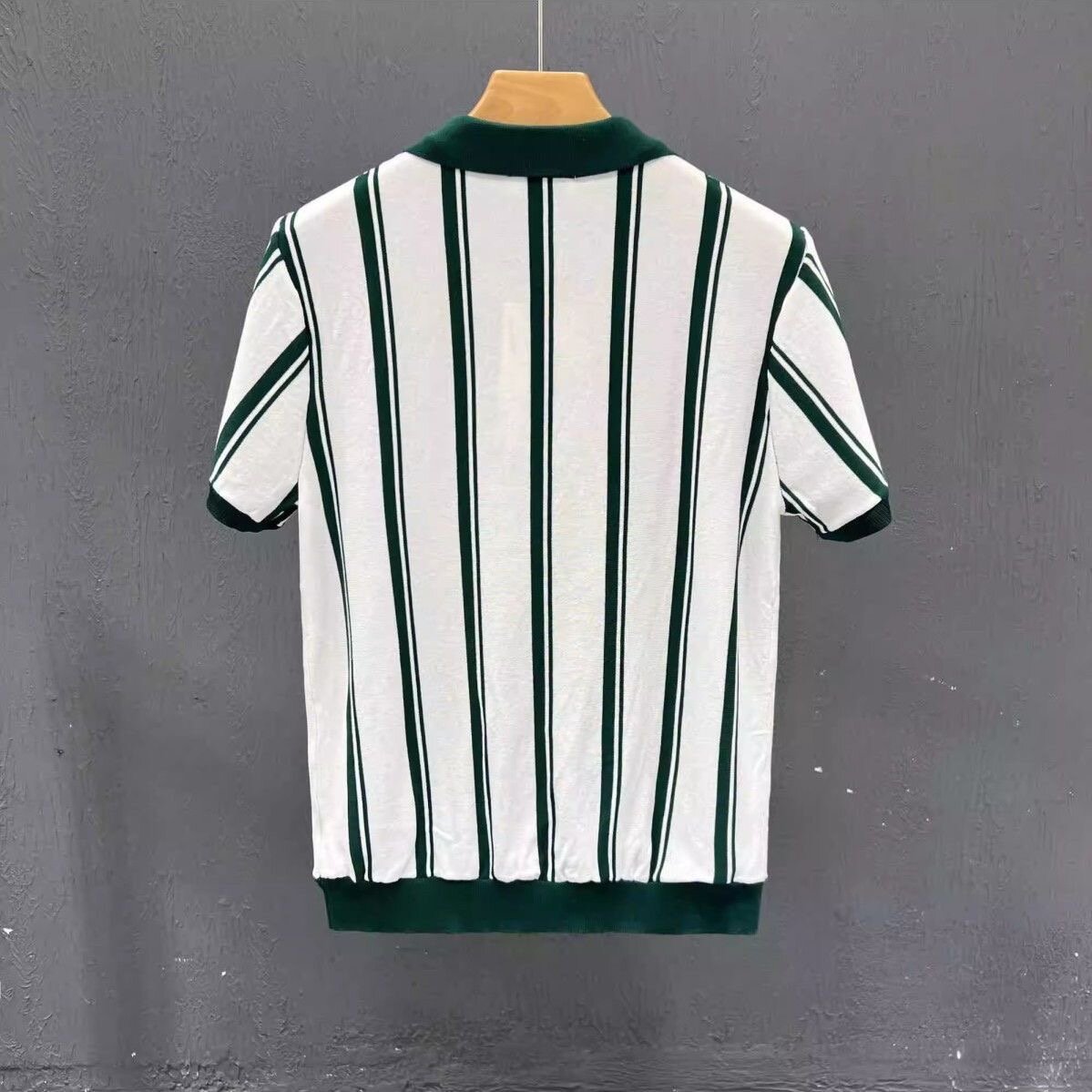 Polo rayé à manches courtes