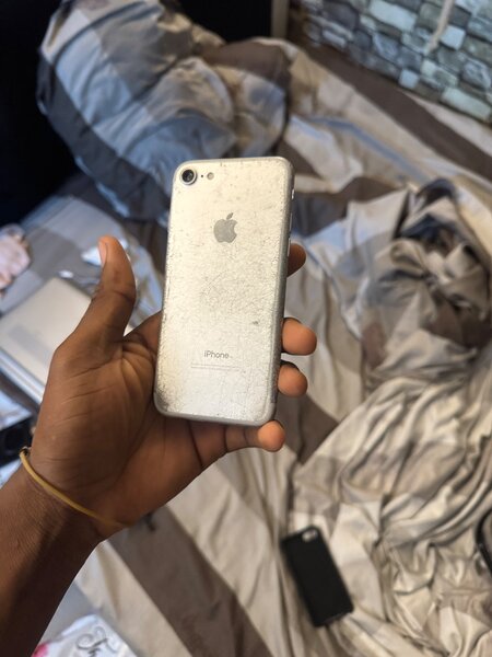 iPhone d'occasion argenté