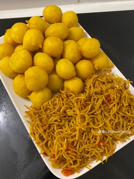 Boules de Beignets et Nouilles Épicées