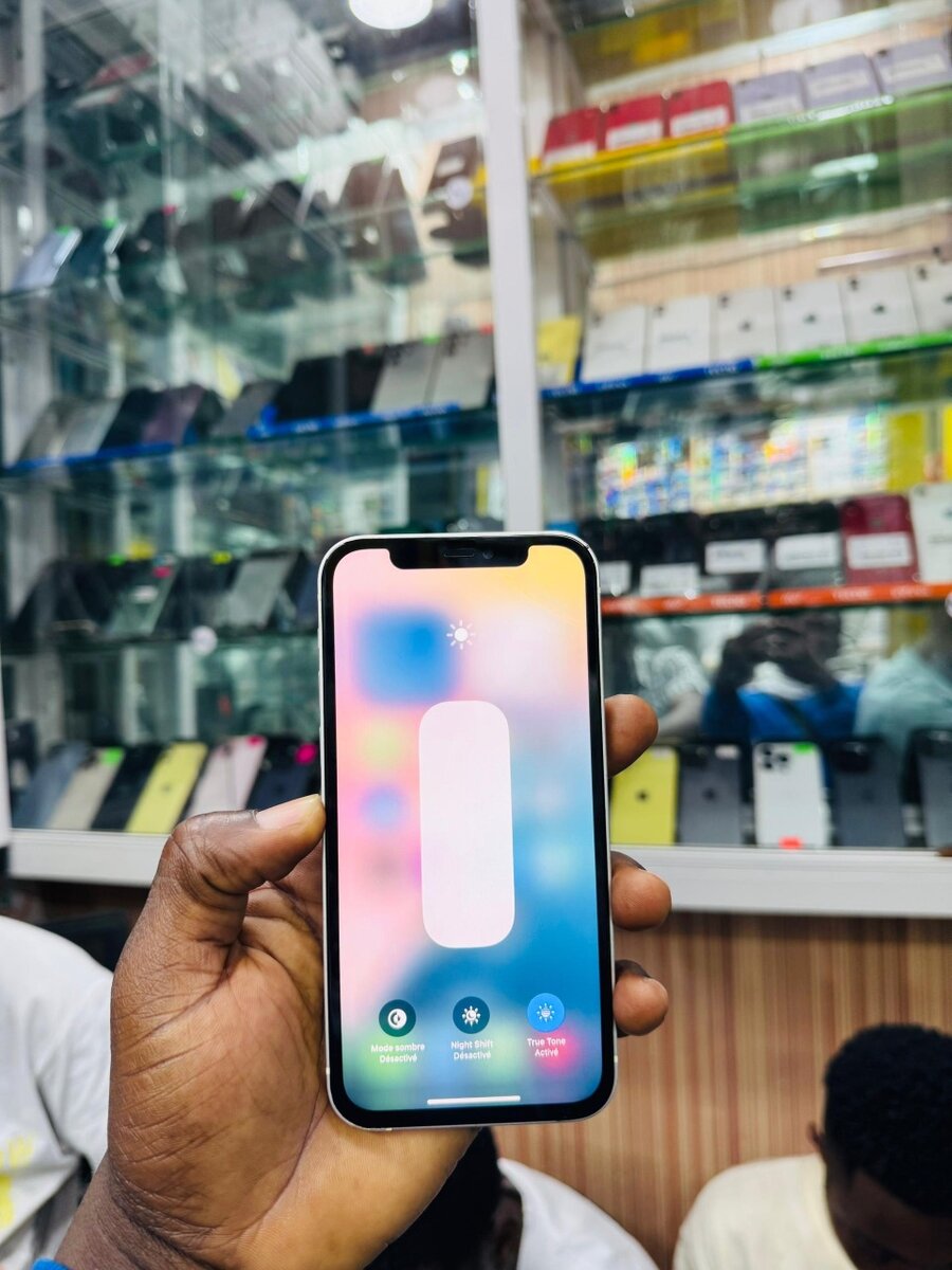 iPhone 12 simple petite fissur