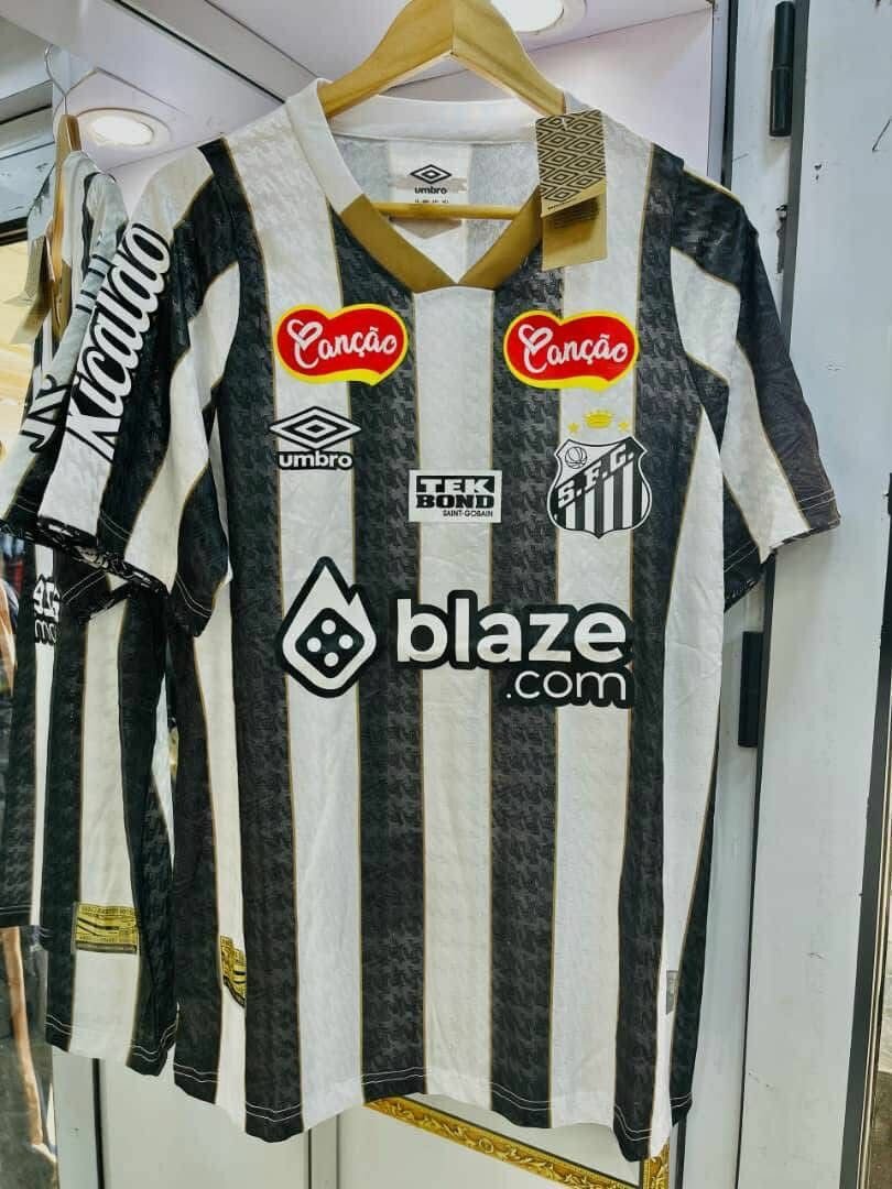 Maillots de football divers