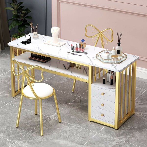 Table d'onglerie élégante
