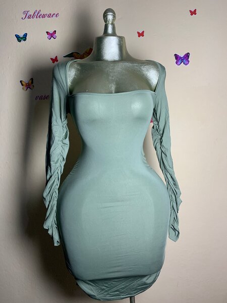 Robe moulante à manches longues