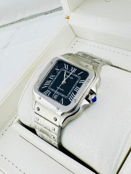 Montre en acier cartier