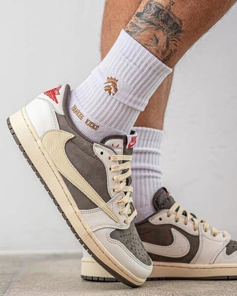 Air Jordan 1 low Travis Scott