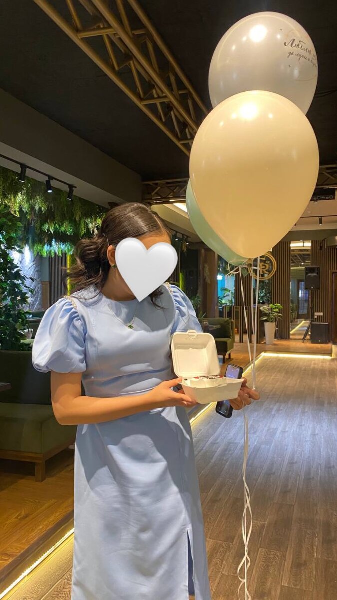 Платье коктейльное в голум цвете