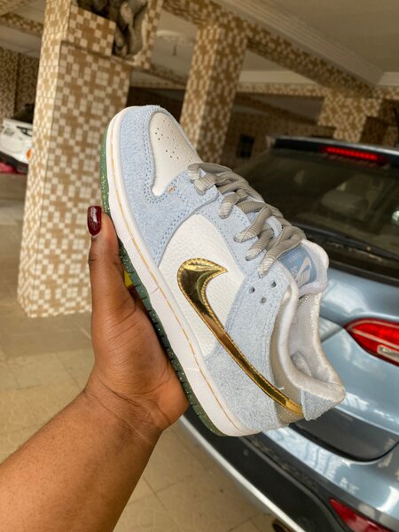 Baskets blanches et or élégantes