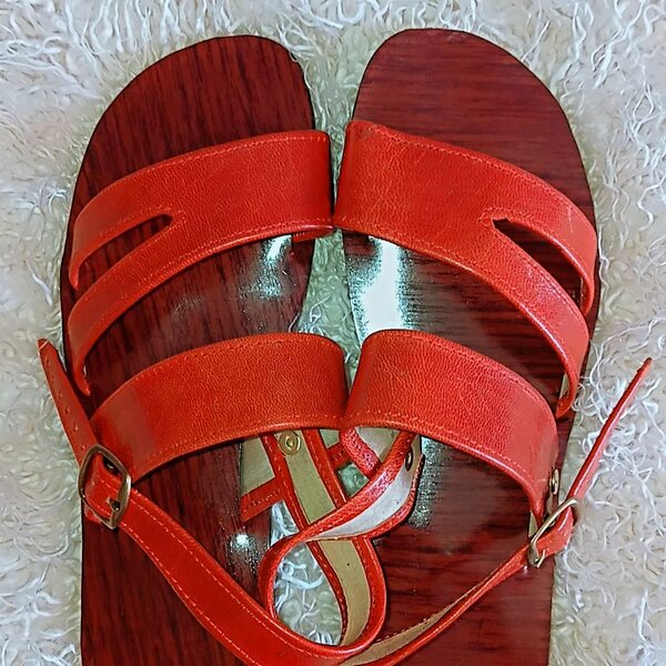 Sandales en cuir minimalistes