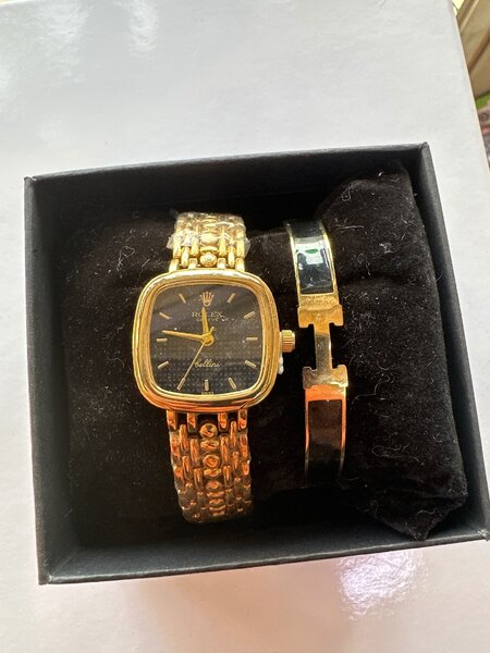 Дубайские часы