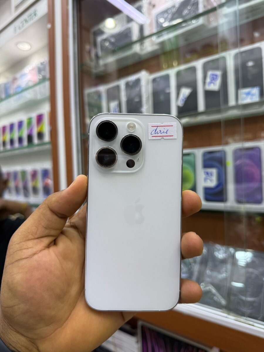 iPhone 14pro 128giga casineuf très propre deux puces