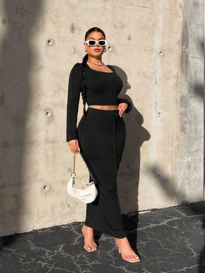 Ensemble élégant crop top et jupe