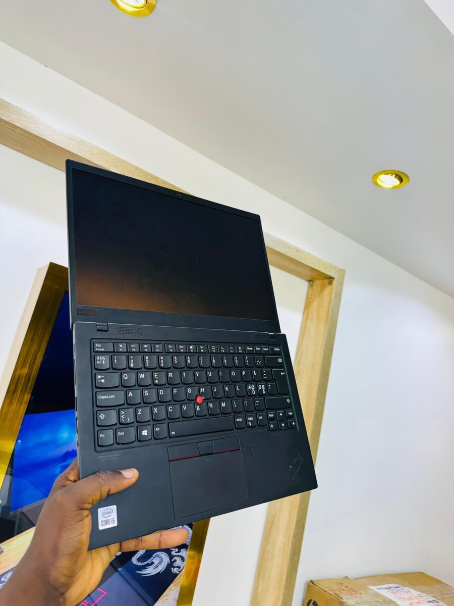 LENOVO X1 CARBON GEN 8