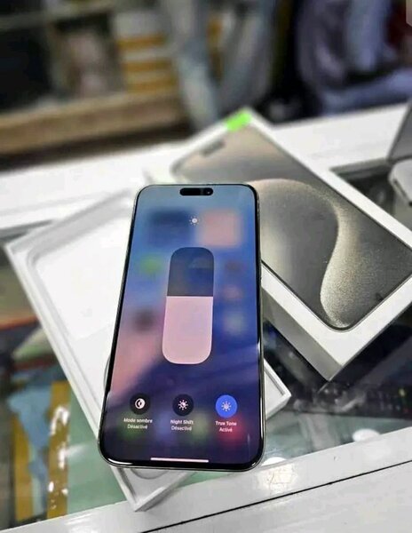 iPhone 15 Pro Argent Neuf