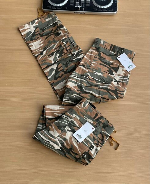 Camouflage baggy jeans