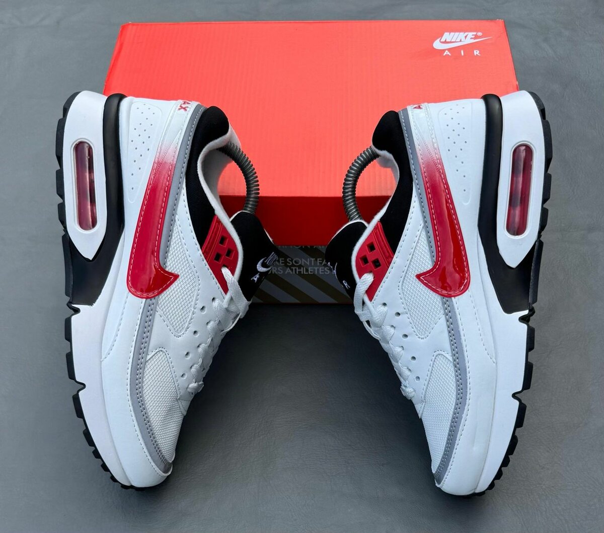 Nike Air Sneakers Blanc et Rouge