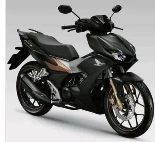 Moto sportive noir puissante