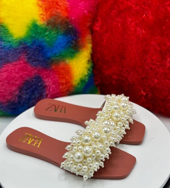 Zara  Pearl slide