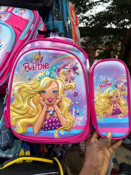 Sac à dos Barbie avec trousse