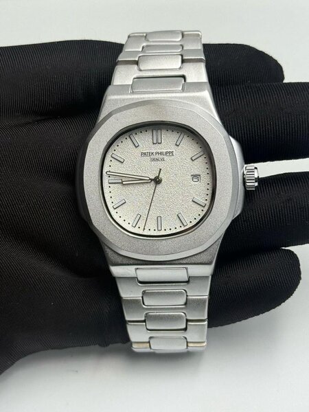 Montre Luxueuse en Acier