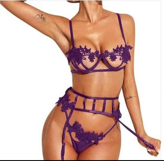 Belle lingerie violet