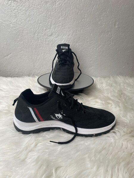 Sneakers noir tendance homme