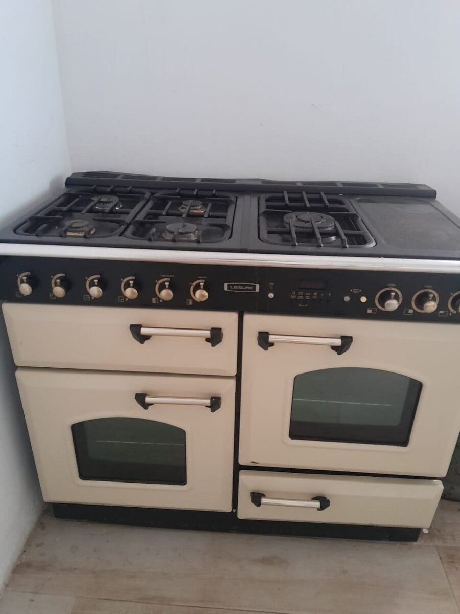 Five Burner Gas Cooker