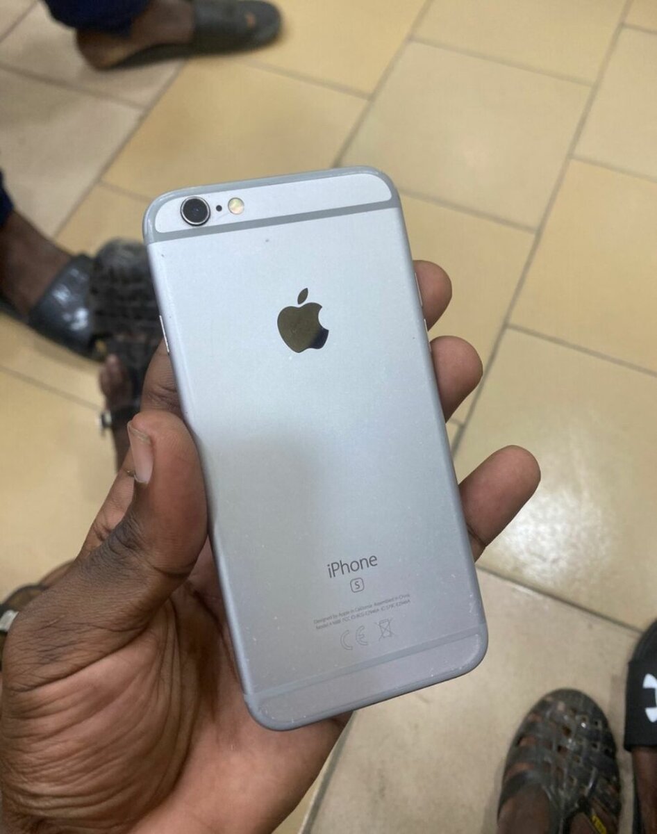 iPhone 6s 16GB Argent Débloqué
