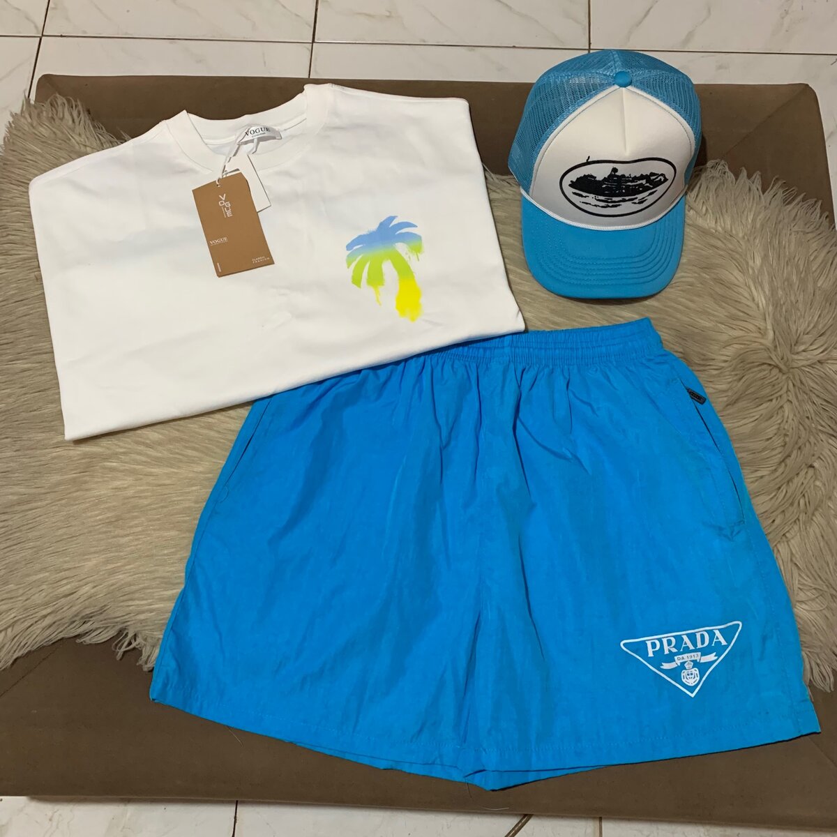 Tshirt, shorts and cap