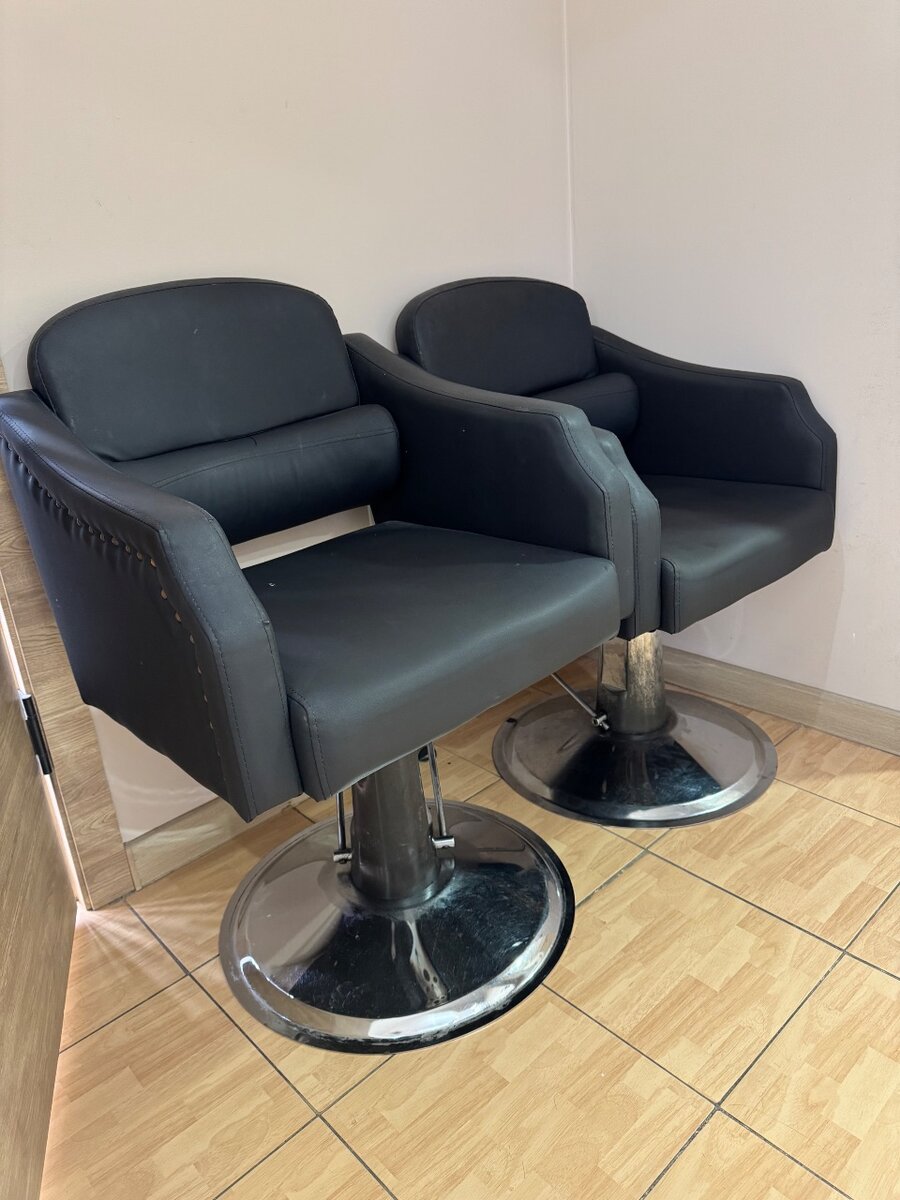 Кресла для парикмахеров