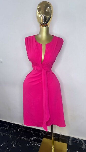 Robe rose élégante sans manches