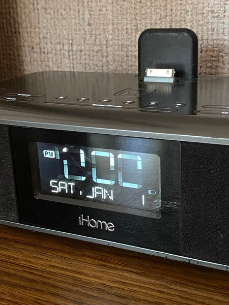 Станция IHome с часами и радио