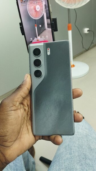 TECNO camon40