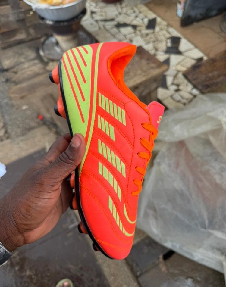 Chaussures de football colorées