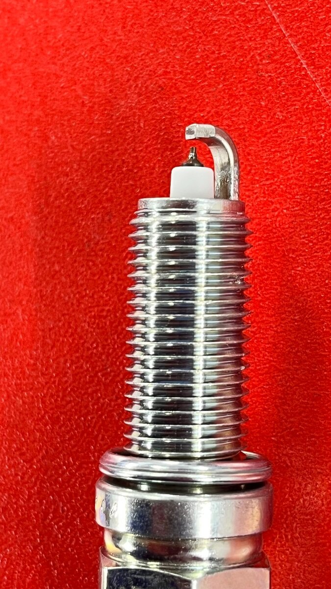 Оригинальные иридиевые свечи зажигания от компании NGK!