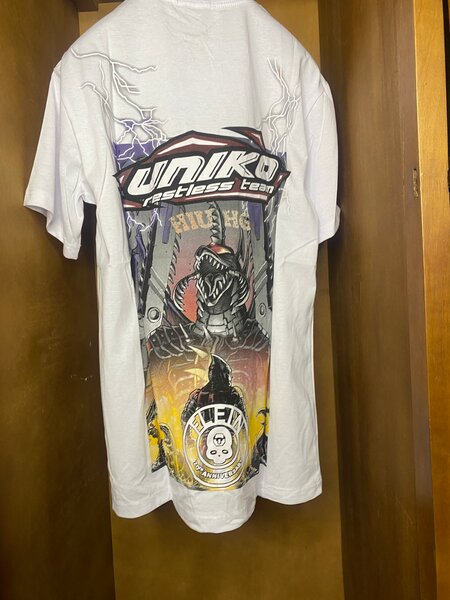 T-shirt graphique équipe Uniko