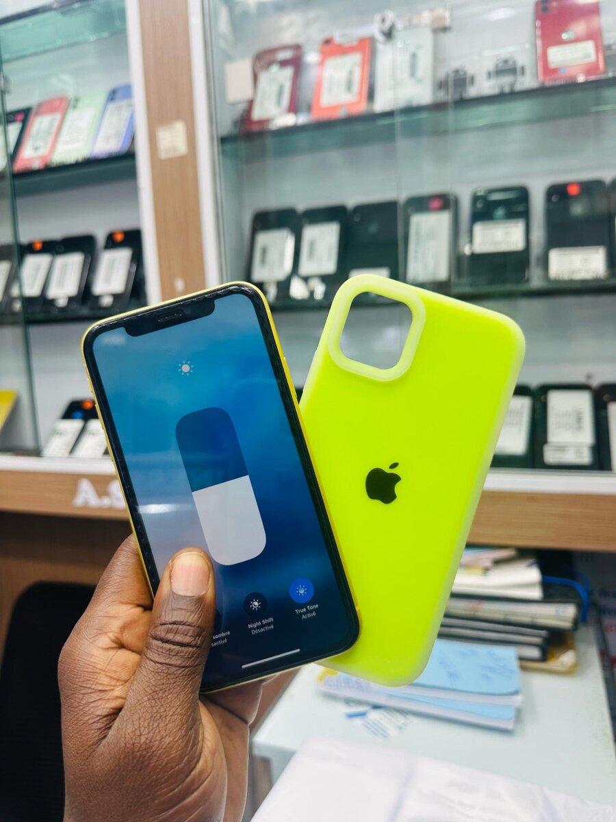 11 simple 64gb état Casi