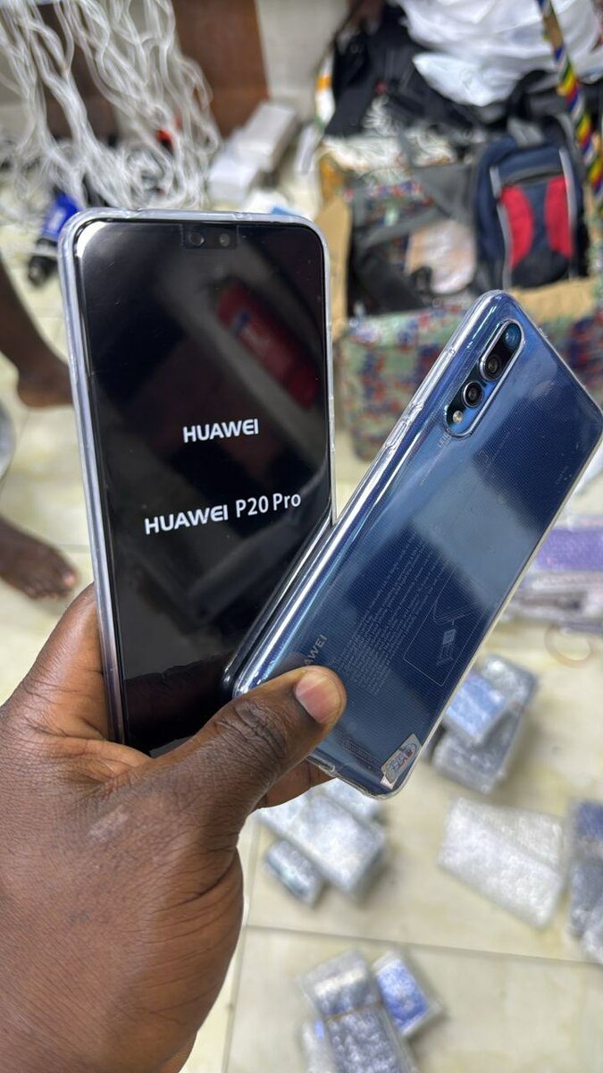 Smartphones Huawei P20, Nova 13