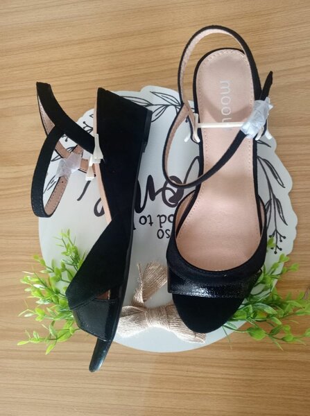 Sandales compensées élégantes