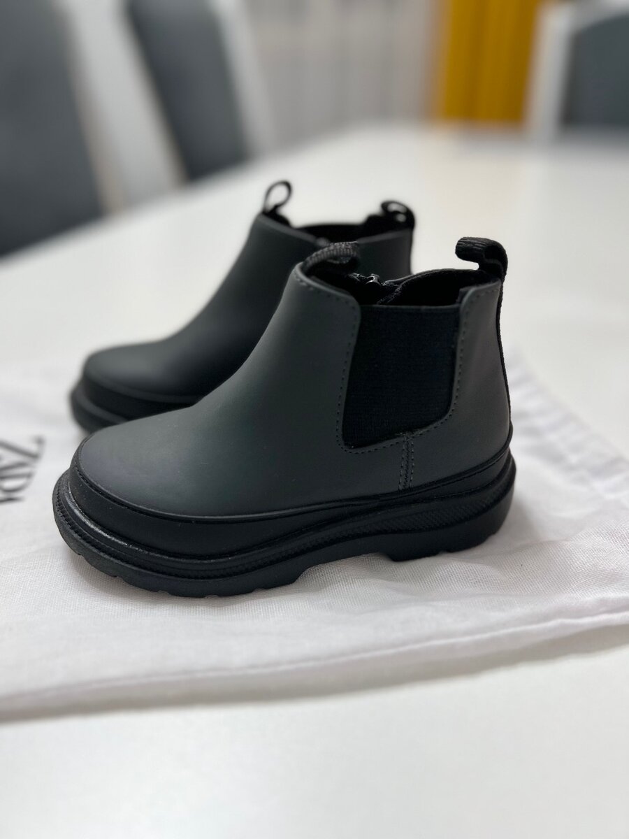 Водоотталкивающие ботинки от Zara, размер 23, цвет серый, вн